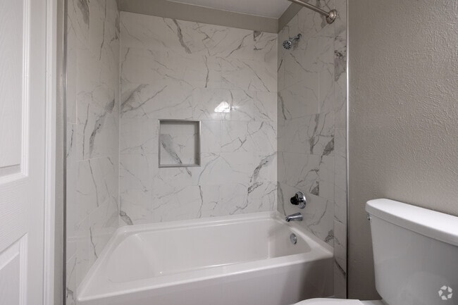 3BR, 2BA - 1,250SF - Bathroom - Elk Ridge