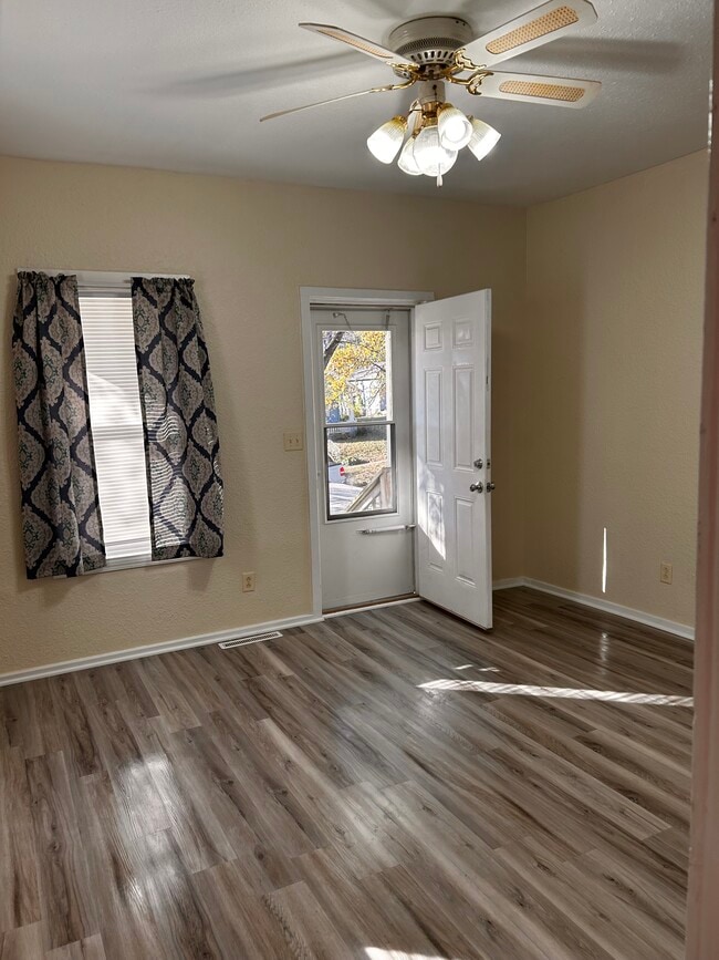 Living room - 2007 Main St