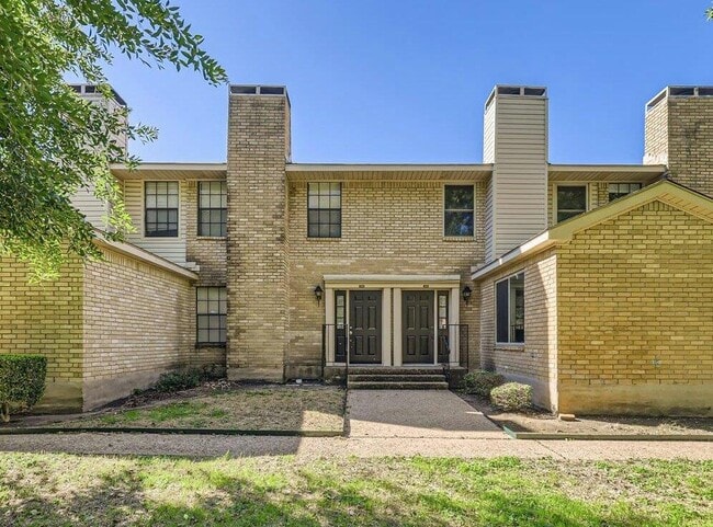 Building Photo - 8400 Jamestown Dr Unit 512