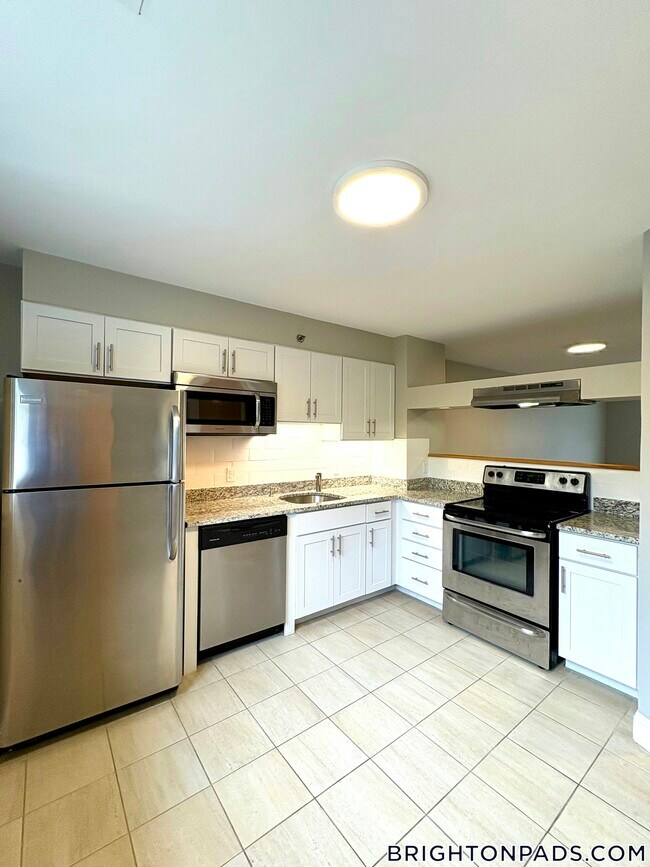 Photo - 150 N Beacon St Unidad A1