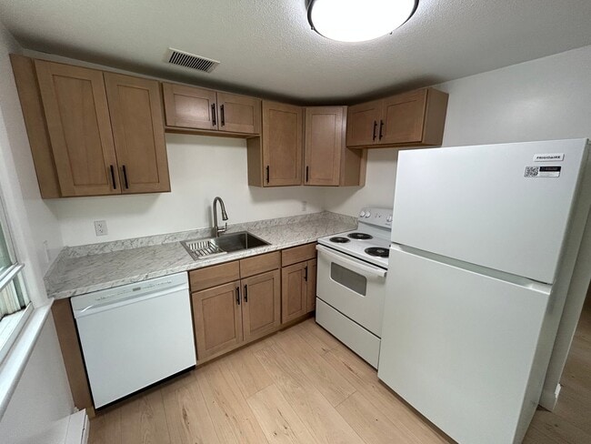 Building Photo - 510-512 S Main St Unit 1