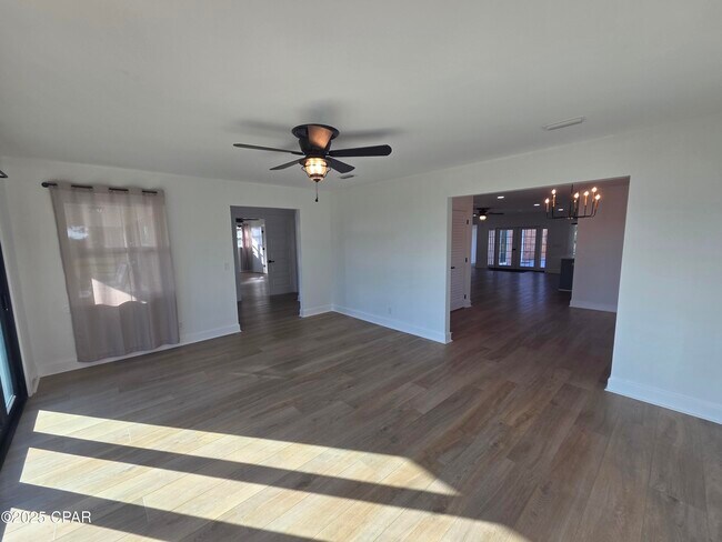 Photo - 920 W Beach Dr