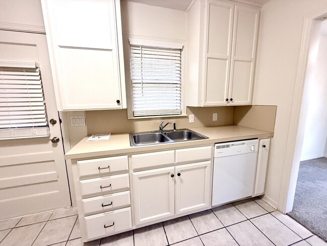 Photo - 2903 N.Commerce