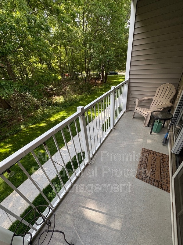 Photo - 60 Versailles Ct