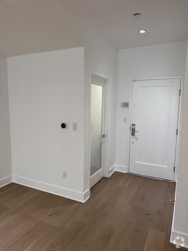 Building Photo - 108 S Croft Ave Rental