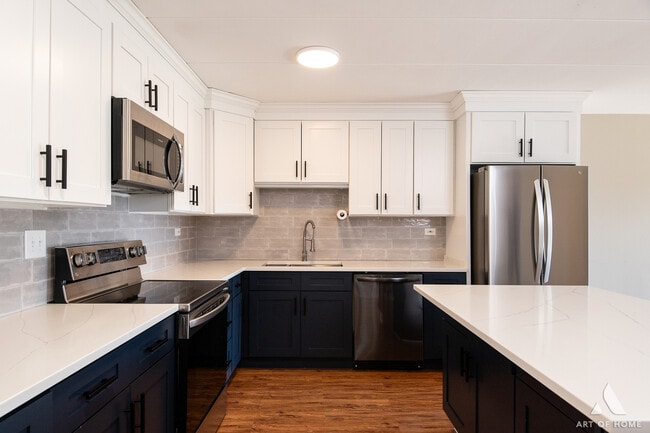 Photo - 18 E Old Willow Rd