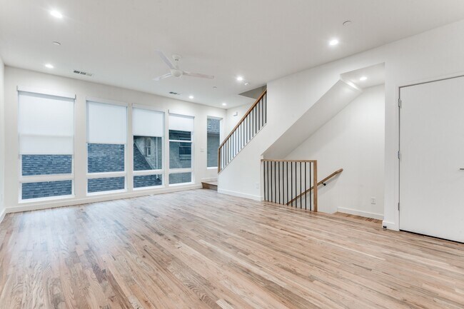 3 bedroom Lakewood Townhome Walking Distance to Whole Foods and all of your favorites!