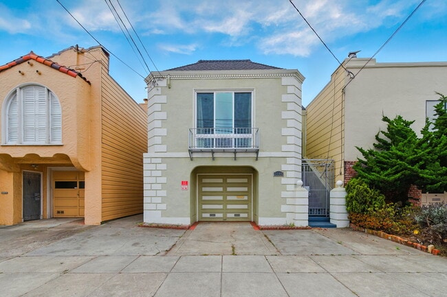 Building Photo - 2145 32nd Ave Rental