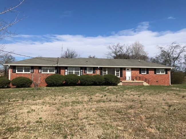 Building Photo - Corner lot with over 2 acre yard in Lebano... Rental