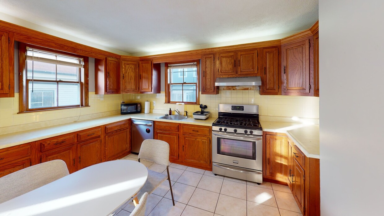 Photo - Private bedroom in 6 bed/1.5 bath Home