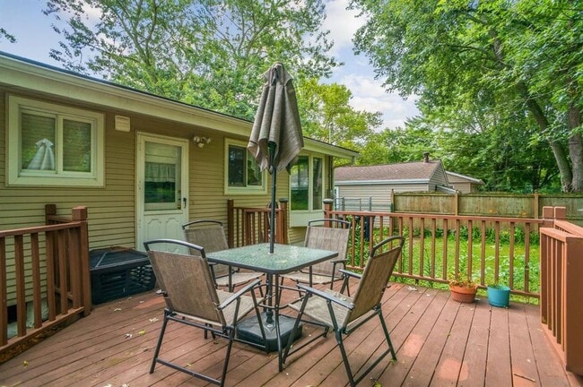 Photo - 2912 Chesterfield Dr