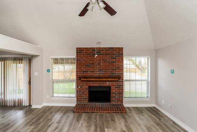 Photo - 819 Crooked Creek Ln
