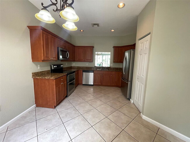 Photo - 5031 Madison Lakes Cir W