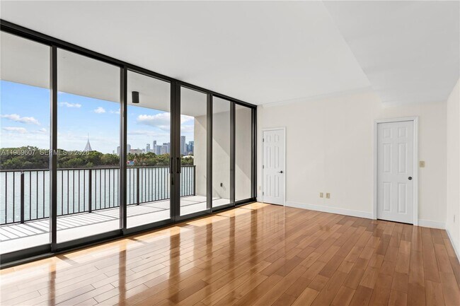 1000 Venetian Way Unit 301