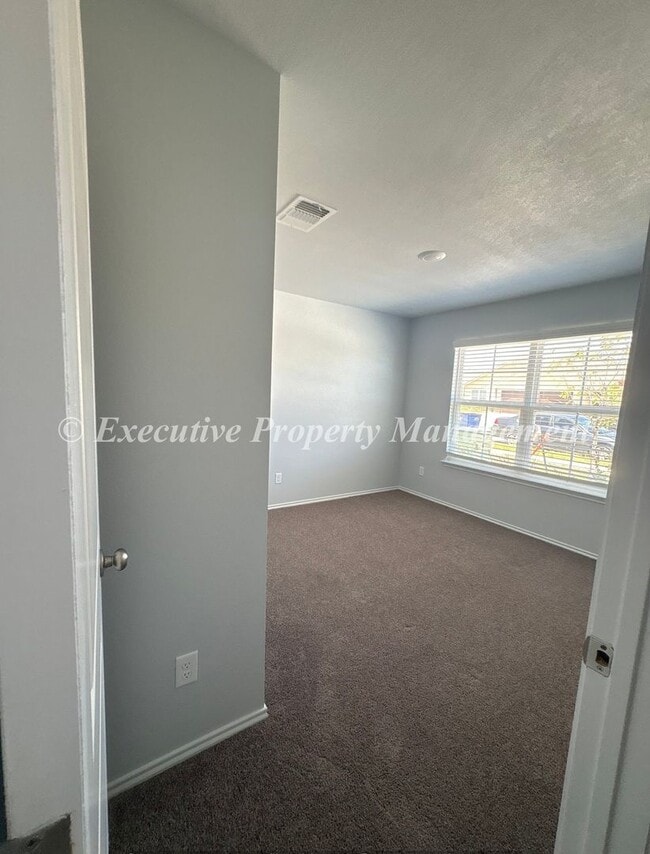 1211 LEXINGTON Dr