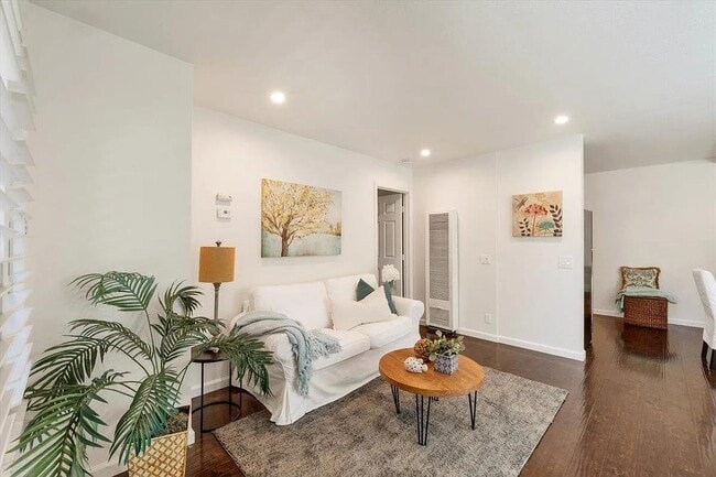 Photo - 820 Casanova Ave