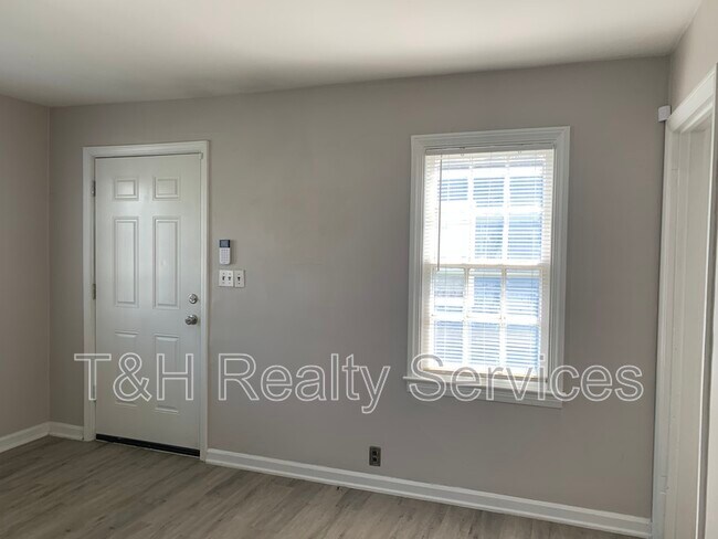 Photo - 3019 Meredith Ave