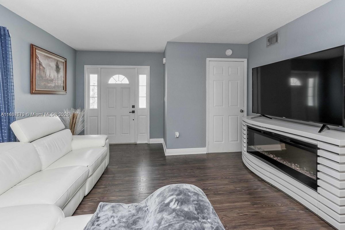 Photo - 1021 SW 104th Ct