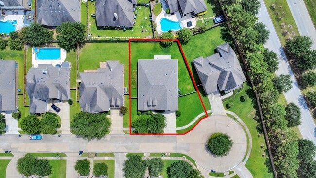 Building Photo - 11010 Via Capri Ct