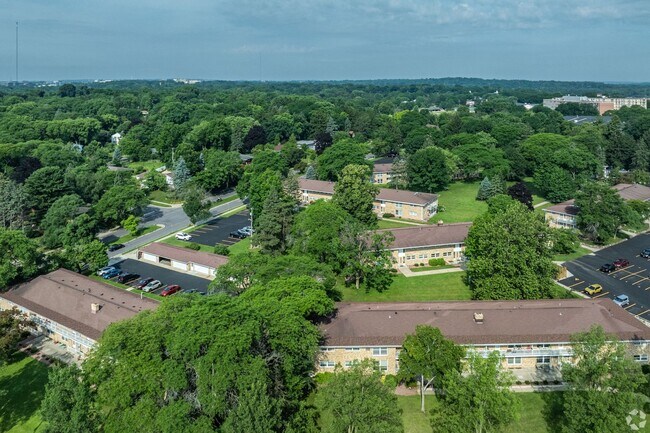 Photo - Newly Remodeled 2 Bedroom near Hilldale Mall Unidad 63B