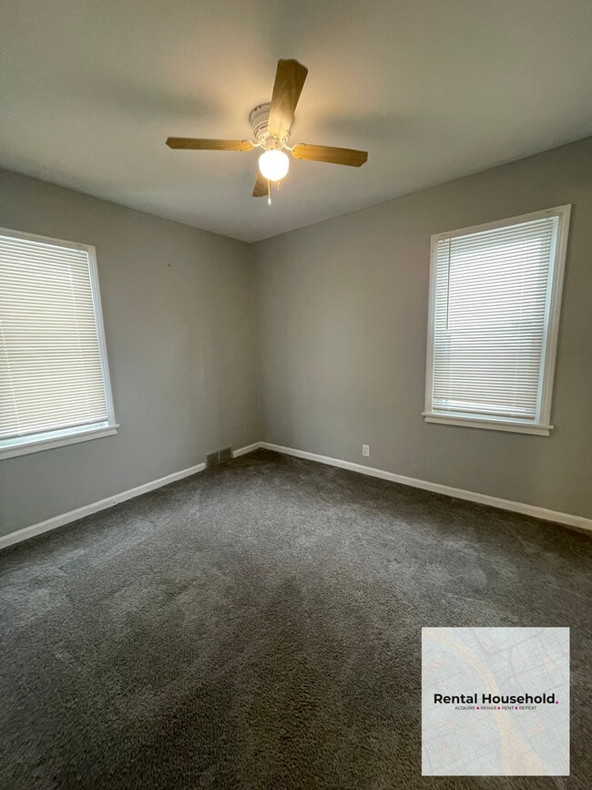 Photo - 19676 Kingsville St