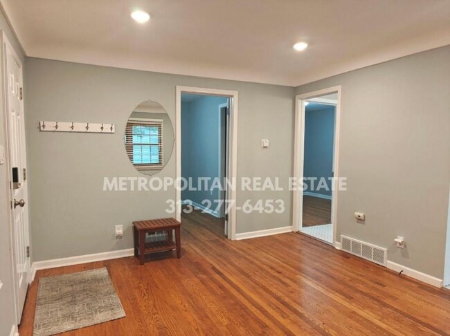 Photo - 5349 Campbell St