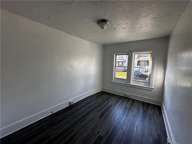 Photo - 410 Hallam Ave