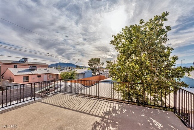 Building Photo - 113 Cedar St