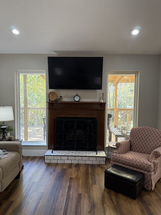 Living Room - 3765 Atlanta Pl