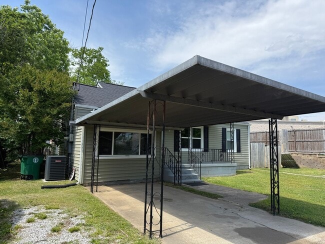 Photo - Charming East Ridge Home - 3 beds, 1 bath, and an updated kitchen!
