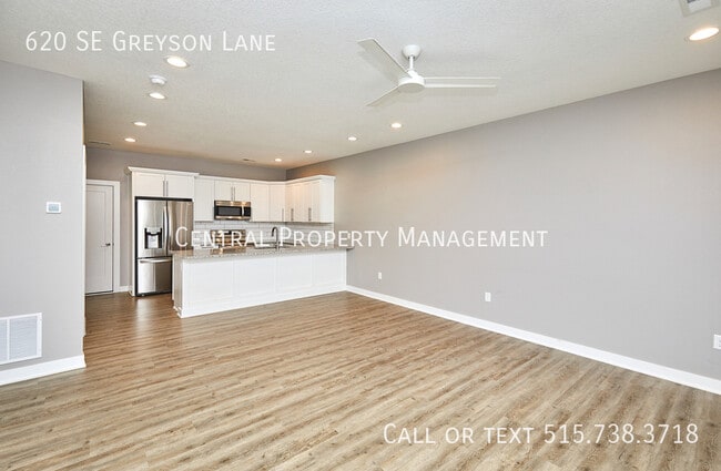 Photo - 620 SE Greyson Ln