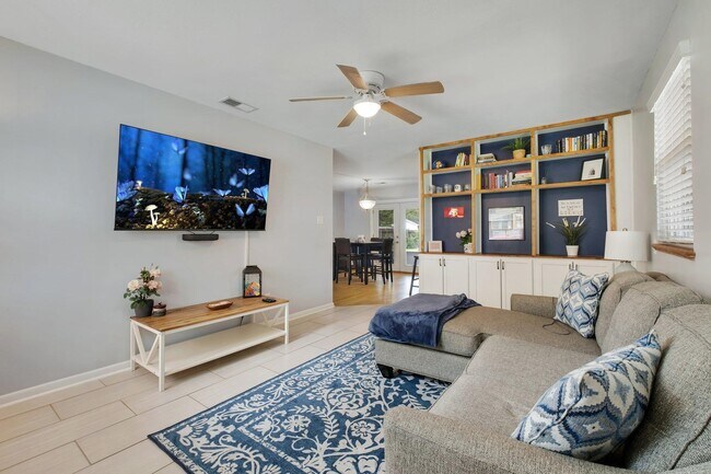 Photo - 310 Lancaster Dr