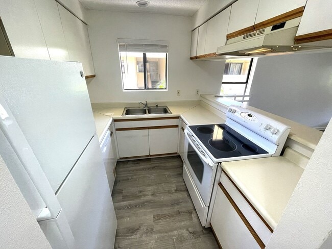 Photo - Maui Gardens Unfurnished 1BR/1BA End Unit Available Unit G-204