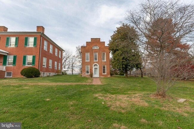 Building Photo - 562 Smithfield Ln