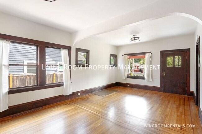 Photo - 6813 N Michigan Ave