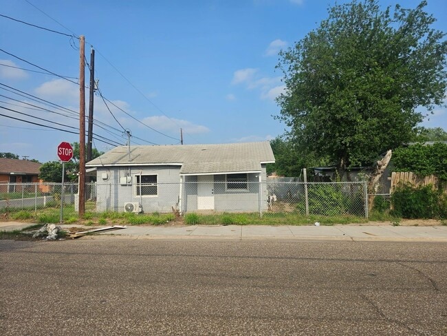 Photo - 2419 Sanchez St