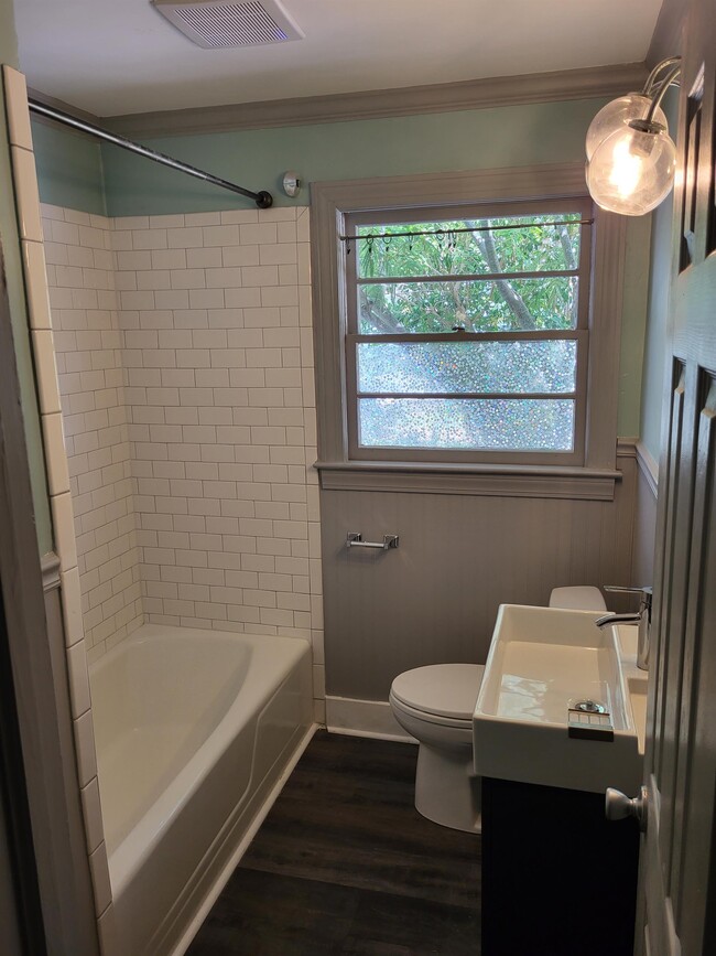 Photo - 5226 Ashcroft Ave