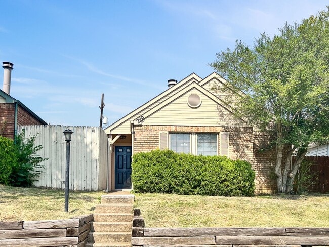 Building Photo - Charming 3-Bed, 2-Bath Home in Lewisville ...