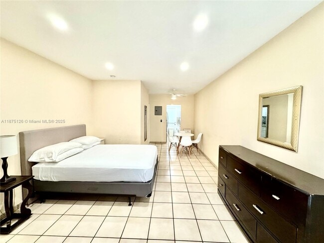 Photo - 644 Meridian Ave Unidad 2