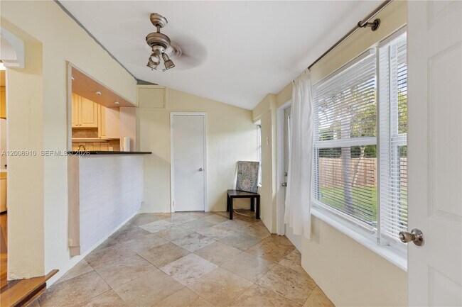 Photo - 1422 Wiley St