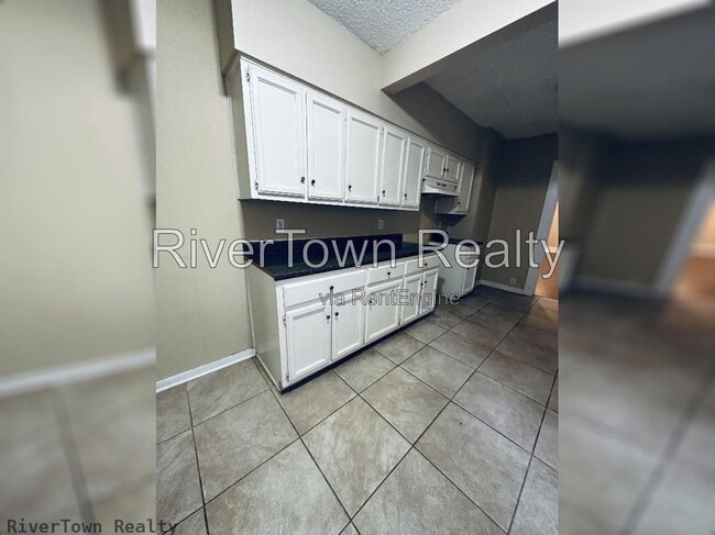Photo - 842 Isabelle St