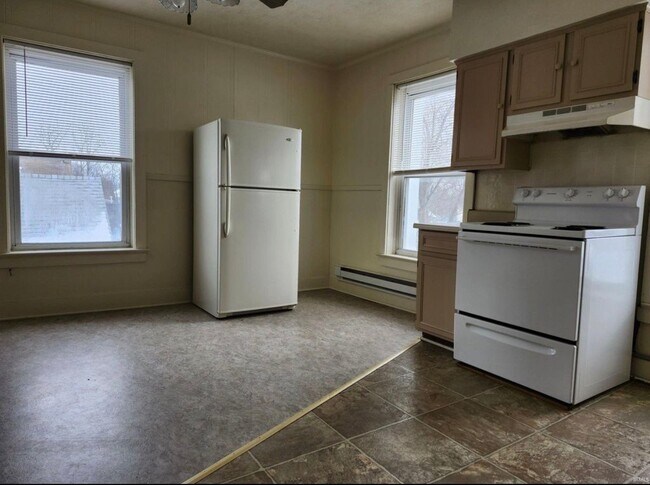 Photo - 208 E Van Buren St