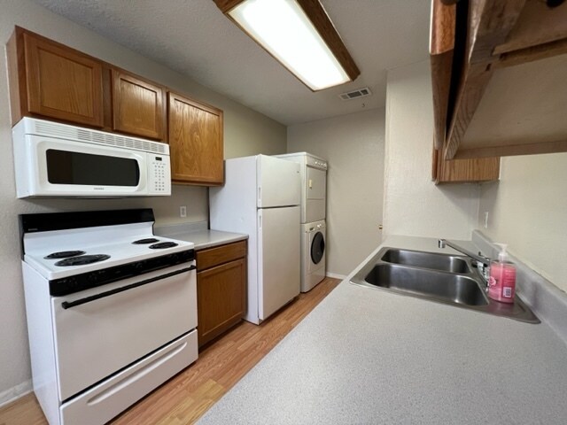 1636B Post Rd Unit 201 B