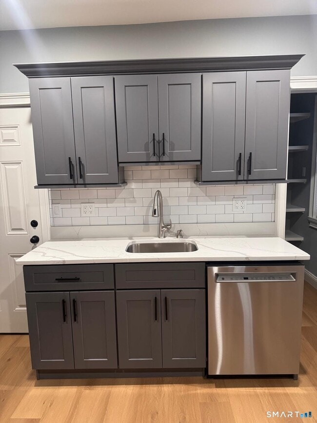 Photo - 162 Fox St Unit 2nd