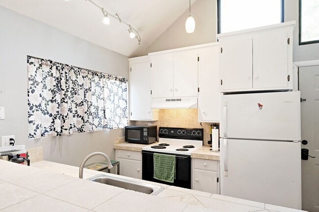 Photo - 1210 Chatham Ridge