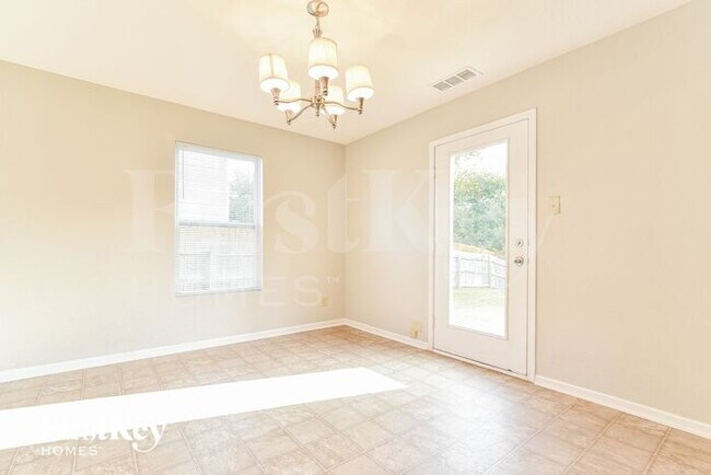 Photo - 723 Sedgewick Ln