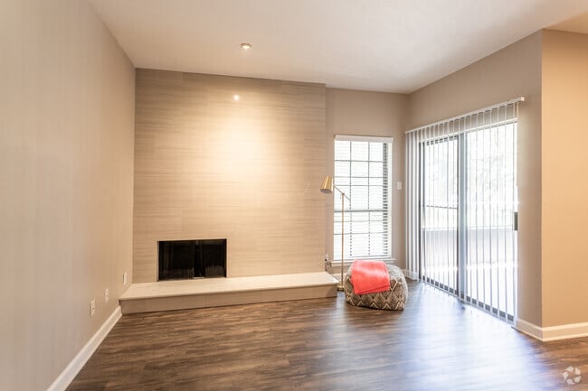 1HAB, 1BA 650 ft²