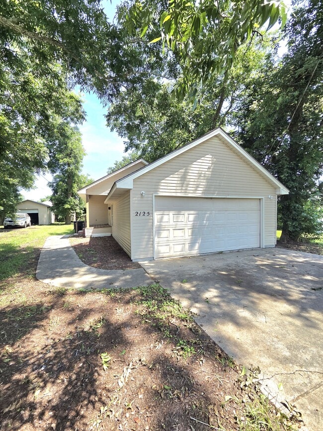 Photo - 2125 Ave A