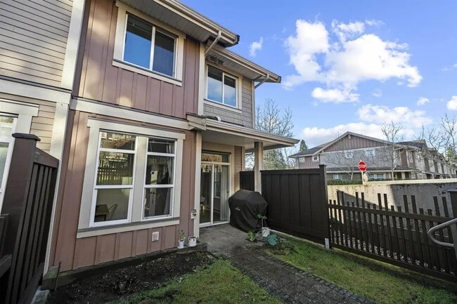 Photo - 5771 Irmin St