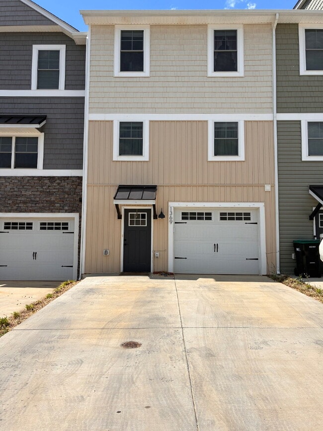 Building Photo - Coming Soon. Beautiful 4 Bedroom 3.5 Bath Townhome in sought after Congers Creek Community. Minut...